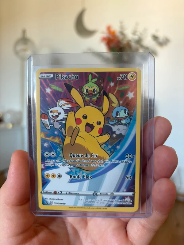 Carte pokémon pikachu promo SWSH020