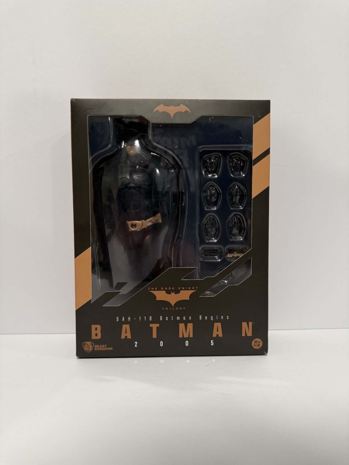 Beast Kingdom  DAH-118 Batman Begins 2005 1/9th Scale Action Figure