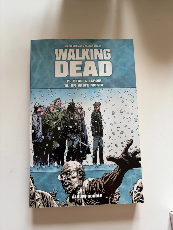 Walking Dead double album15-16