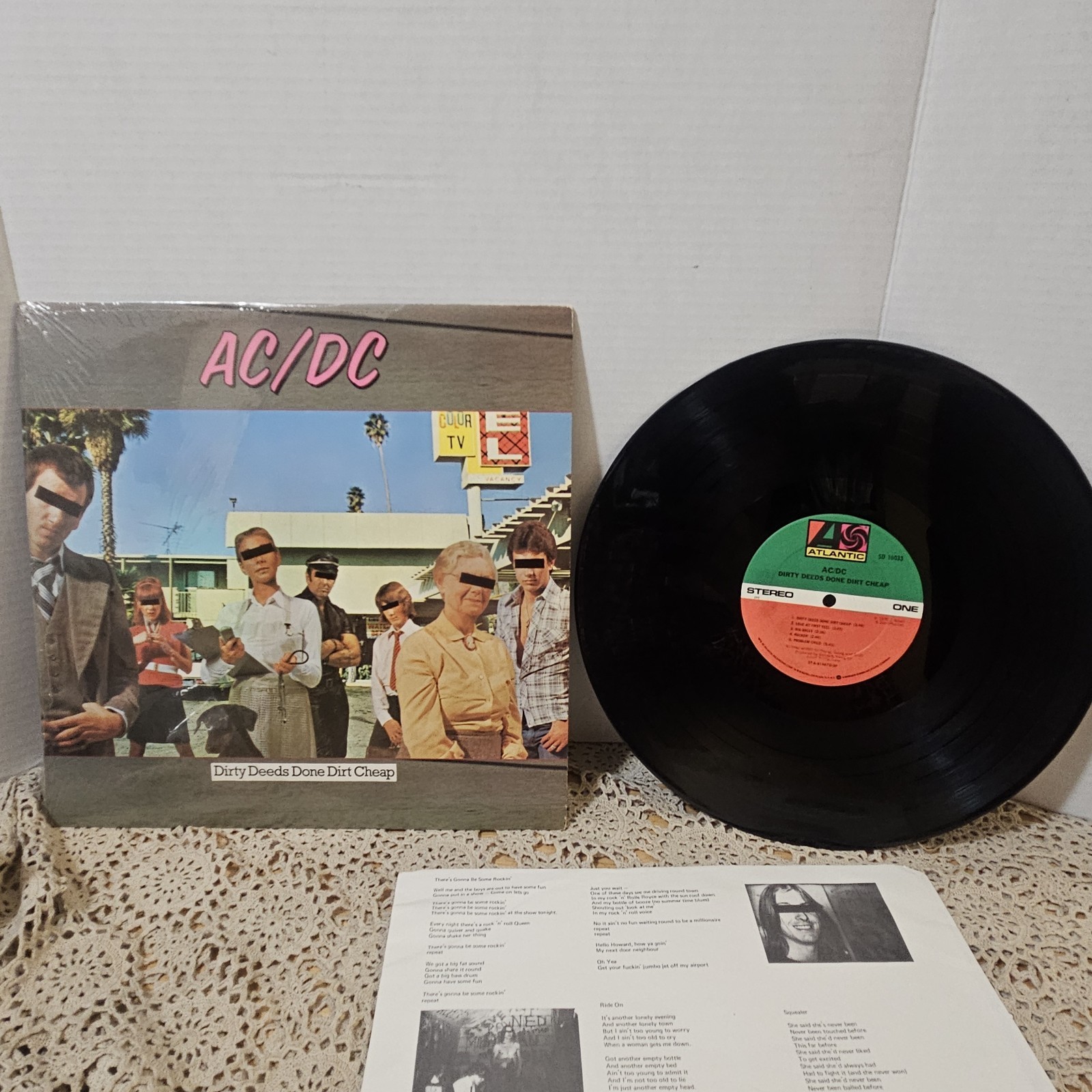 AC/DC Dirty Deeds Done Dirt Cheap 1981 Vinyl LP SD 16033 Columbia House Inner