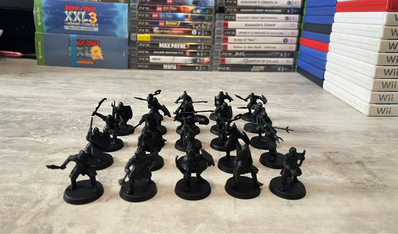 Lot 24 figurines Games Workshop Orcs du Morannon MESBG