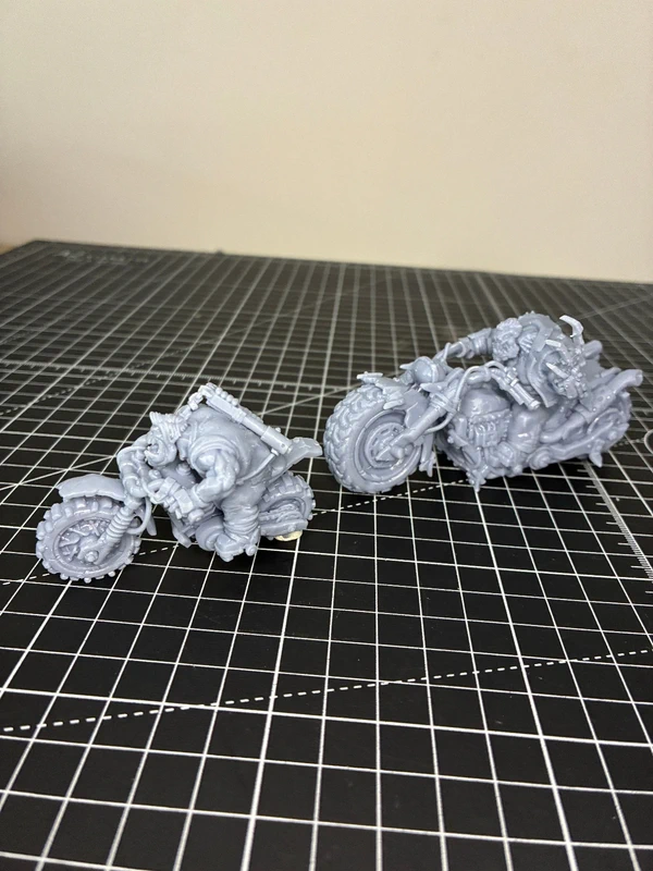 Figurine Miniature - Jonh Connors en moto cross poursuivi par un T-800 sur une Harley Davidson