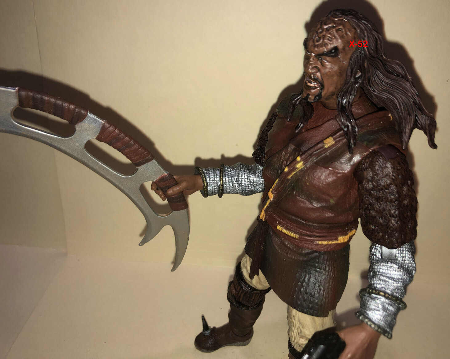 Star Trek Enterprise Klaang personaggio Klingon guerriero soldato Art Asylum giocattolo sonoro