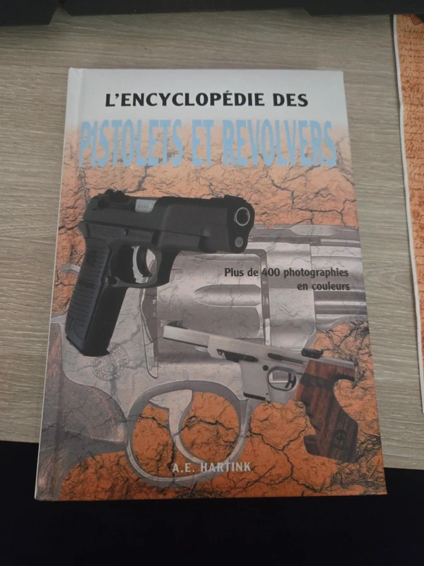 Encyclopédie des pistolets et revolvers