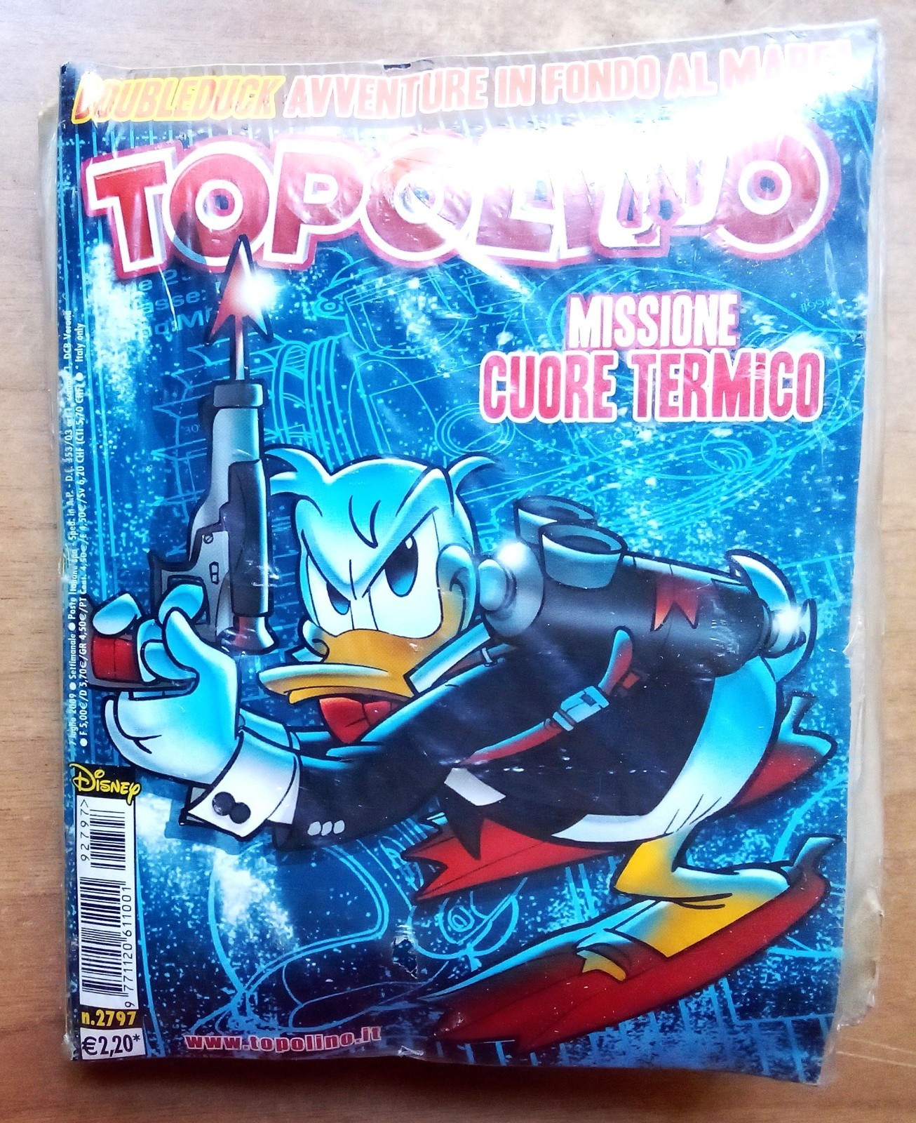 due Topolino: 2797 , 2799   con gadget  sommergibile Doubleduck