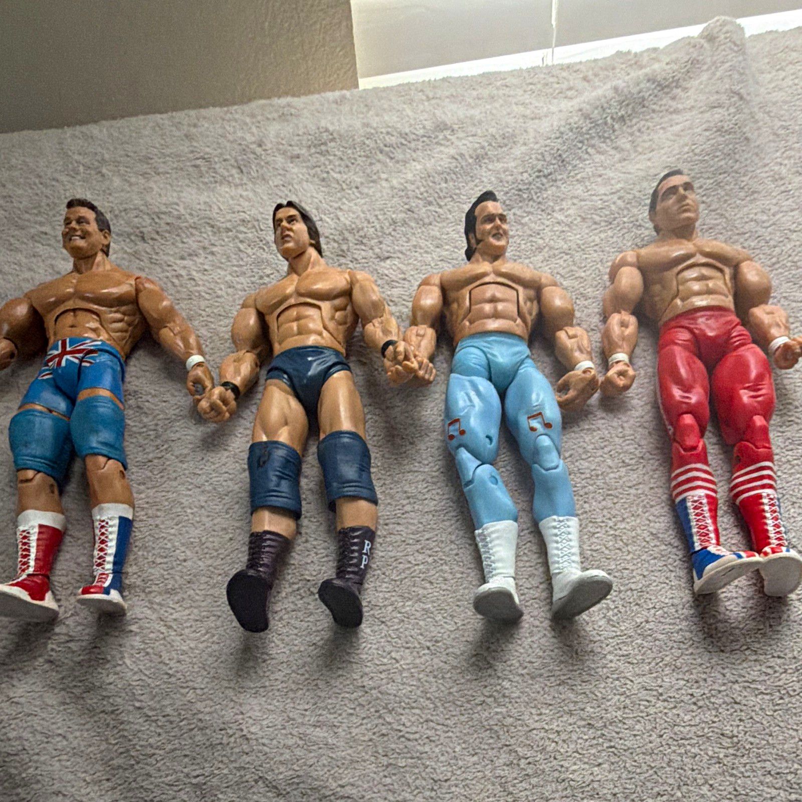 Lotto misto 4 action figure wrestling plastica senza scatola senza confezione