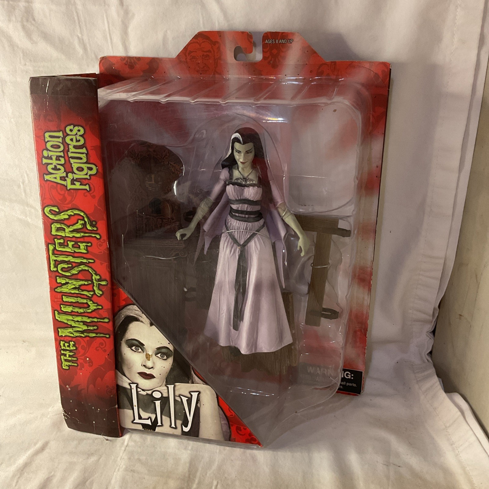 THE MUNSTERS - LILY ACTION FIGURE 7" Diamond Select Toys NEW SEALED