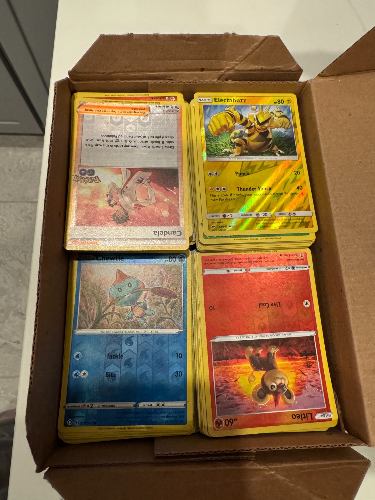 620 Carte Pokémon Reverse Holo non giocate conservate in modo sicuro senza lacrime o graffi
