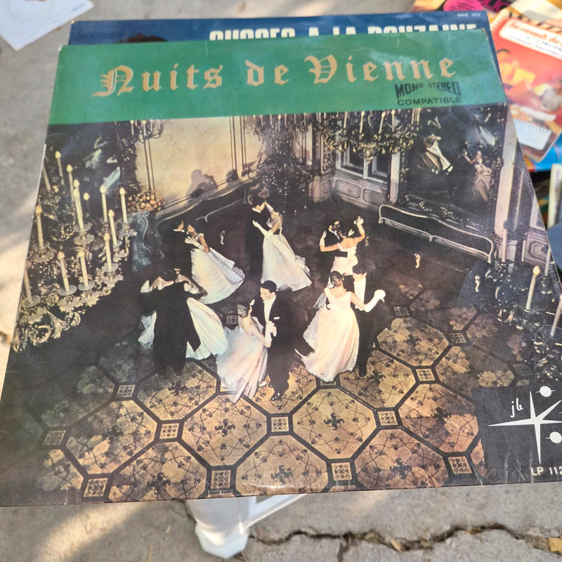 33 tours Nuits de Vienne