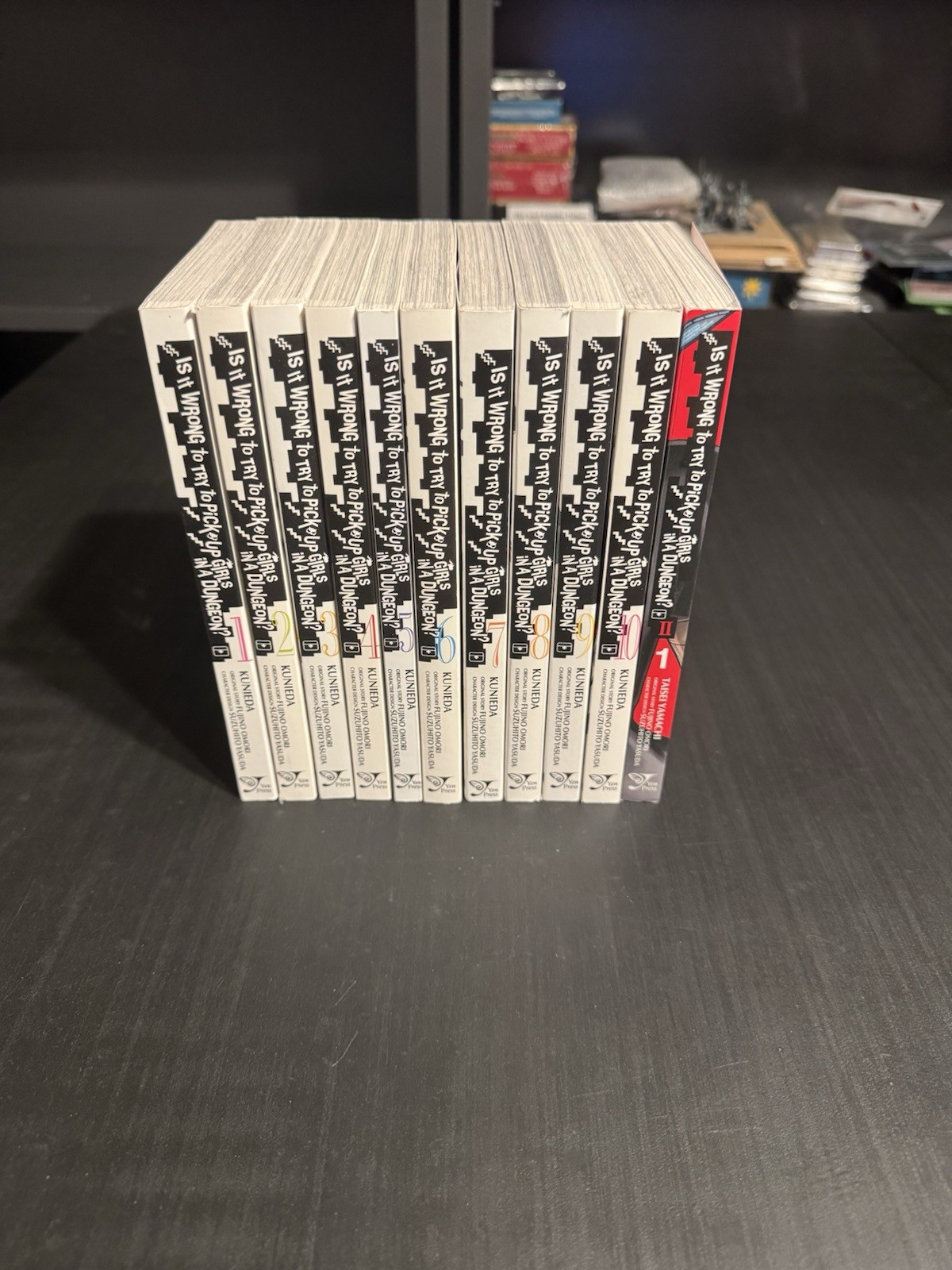 Is It Wrong to Try to Pick Up Girls in a Dungeon manga set inglese volumi 1-11