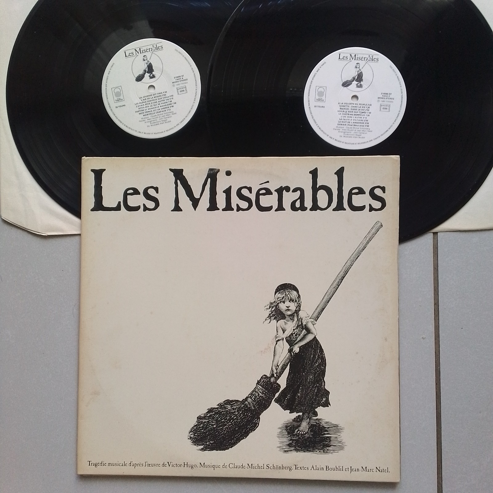 LES MISÉRABLES , Victor Hugo  2 French LP Original Cast Recording 1980 , Booklet