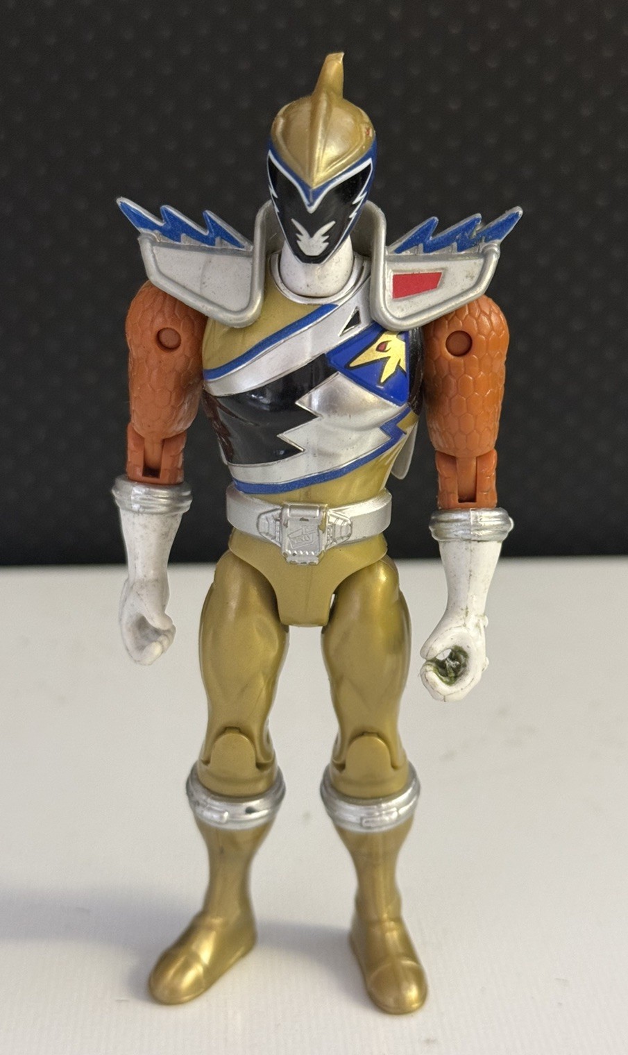 Power Rangers Dino Charge Gold Ranger 13cm Action Figure 