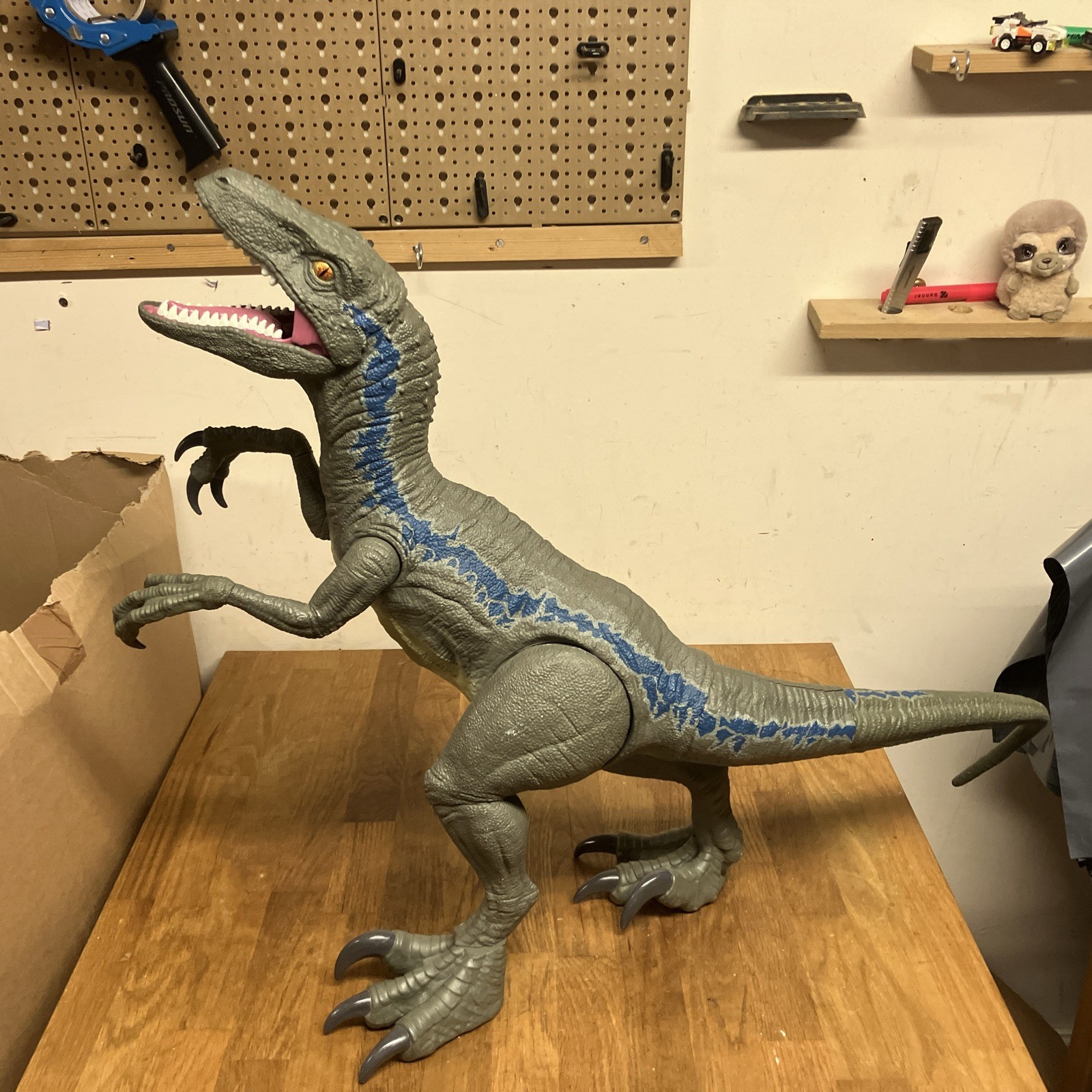 Jurassic World Blue Velociraptor Dinosaur 38’’ Long Huge Pre-owned Toy Park