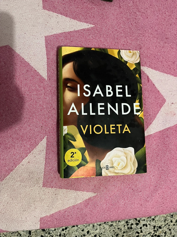 Isabel Allende violeta