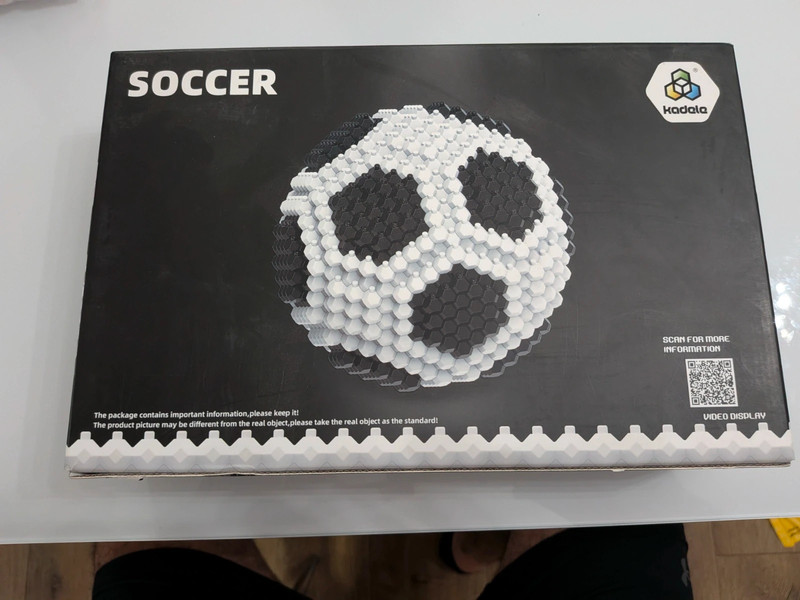 Soccer ball kadele