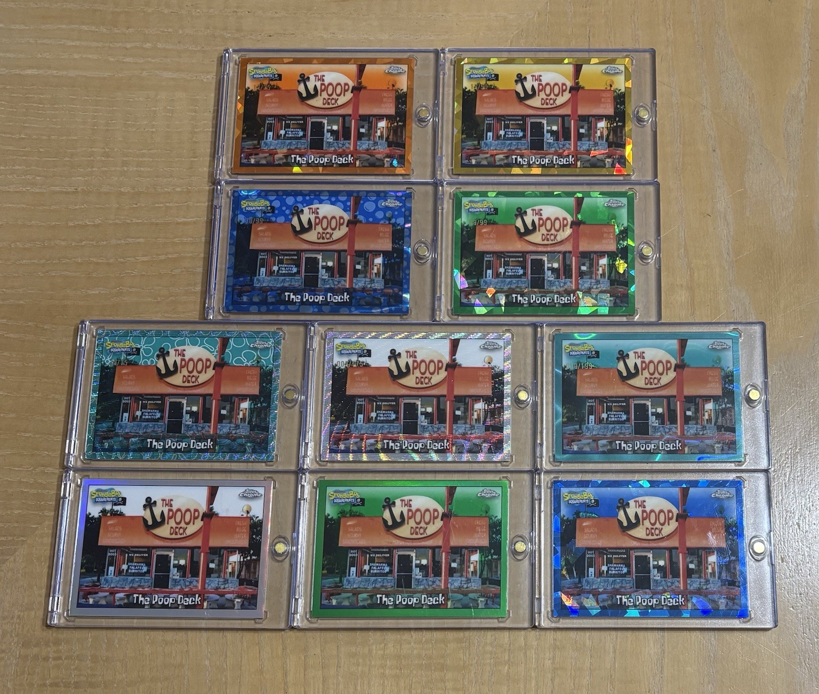 2025 Topps Chrome SpongeBob The Poop Deck Set di 10 Carte + Zaffiro /25/50/75