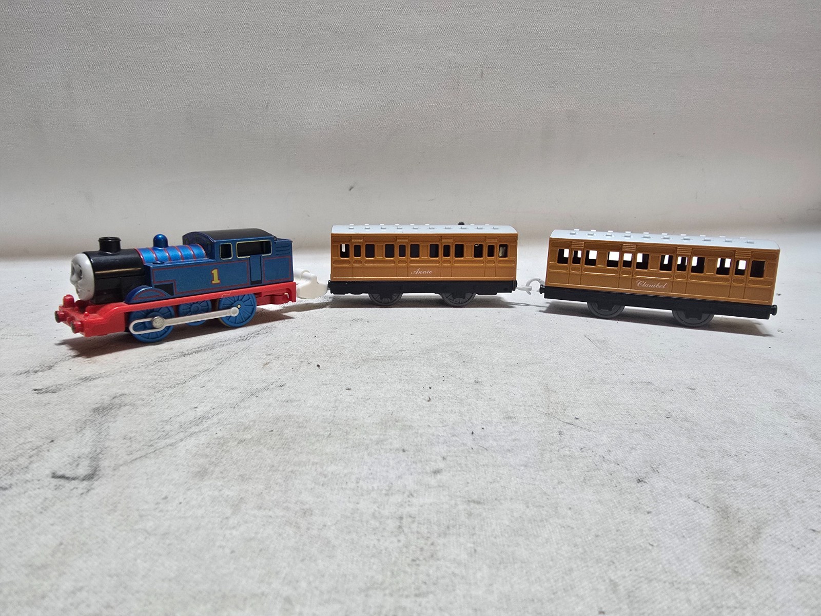 2005 TOMY Thomas Trackmaster Steam Along w/ Annie & Clarabel - Non Working