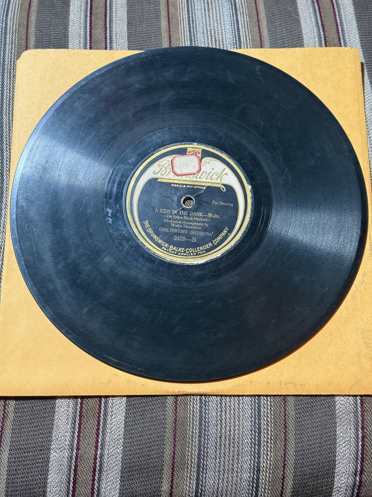 BRUNSWICK Record 78 Rpm 2428 Carl Fenton Orchestra A KISS IN THE DARK