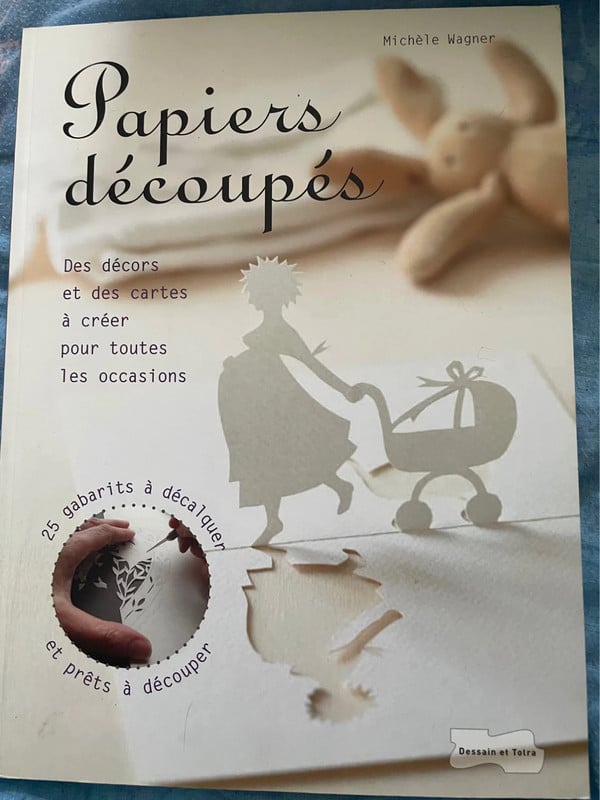 Livre - Papiers découpés