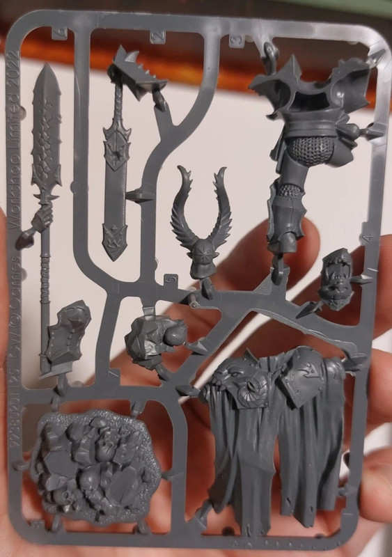 warhammer Condottiero del Caos su sprue
