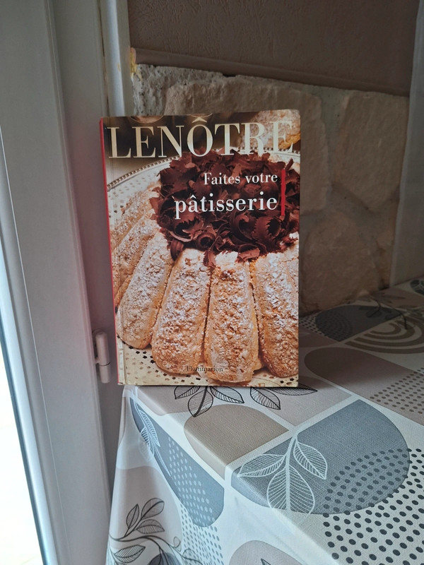 Livre lenôtre faites votre pâtisserie. Flammarion
