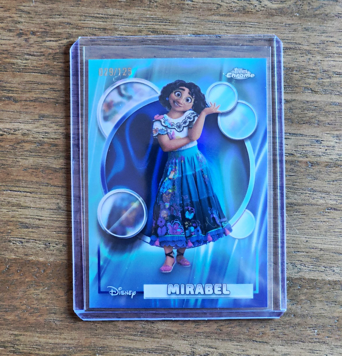 2026 Topps Chrome Disney Encanto Mirabel #5 numero di serie 029/125
