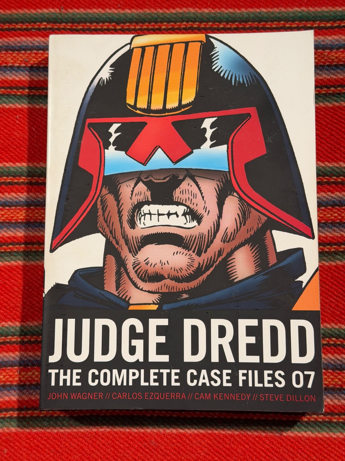 JUDGE DREDD: THE COMPLETE CASE FILES 07 di John Wagner & Alan Grant *NUOVO*