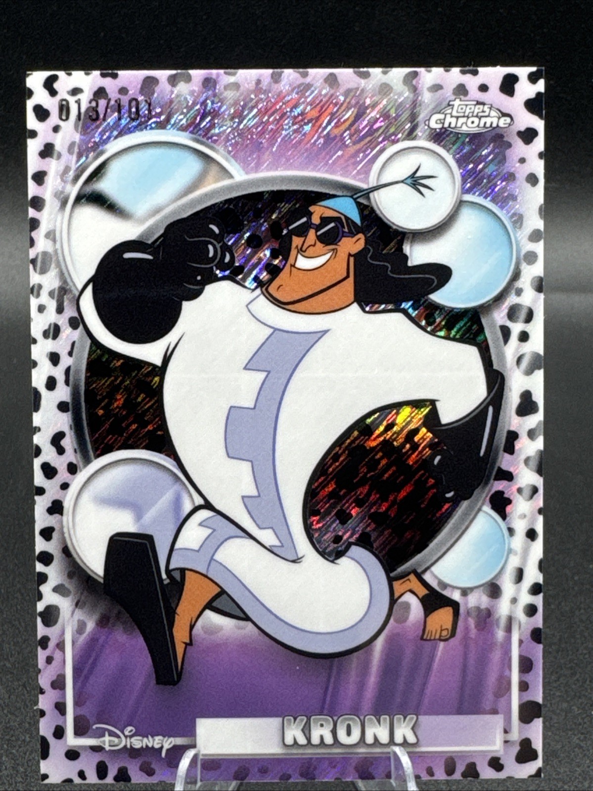 Kronk /101 🐾 Rifrattore Dalmata Topps Chrome Disney 2026 Emperor's New Groove