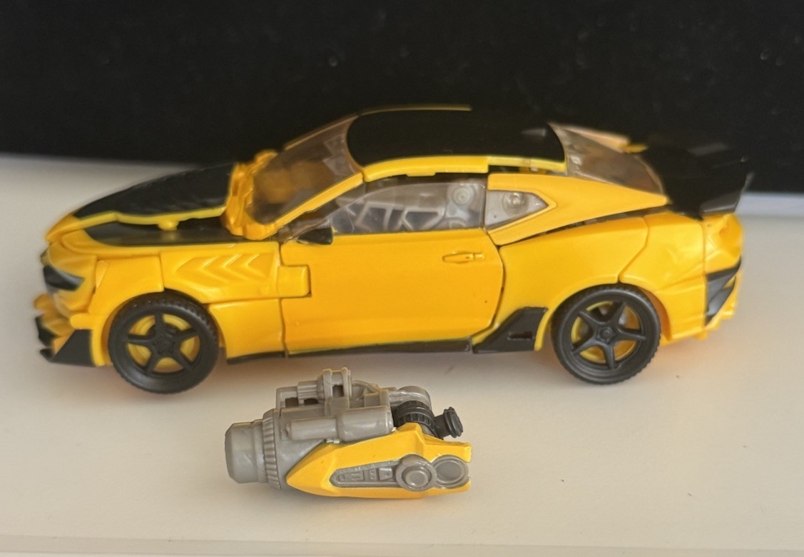 Transformers Studio Series 25 Deluxe Class BUMBLEBEE (E4688) Figura sciolta