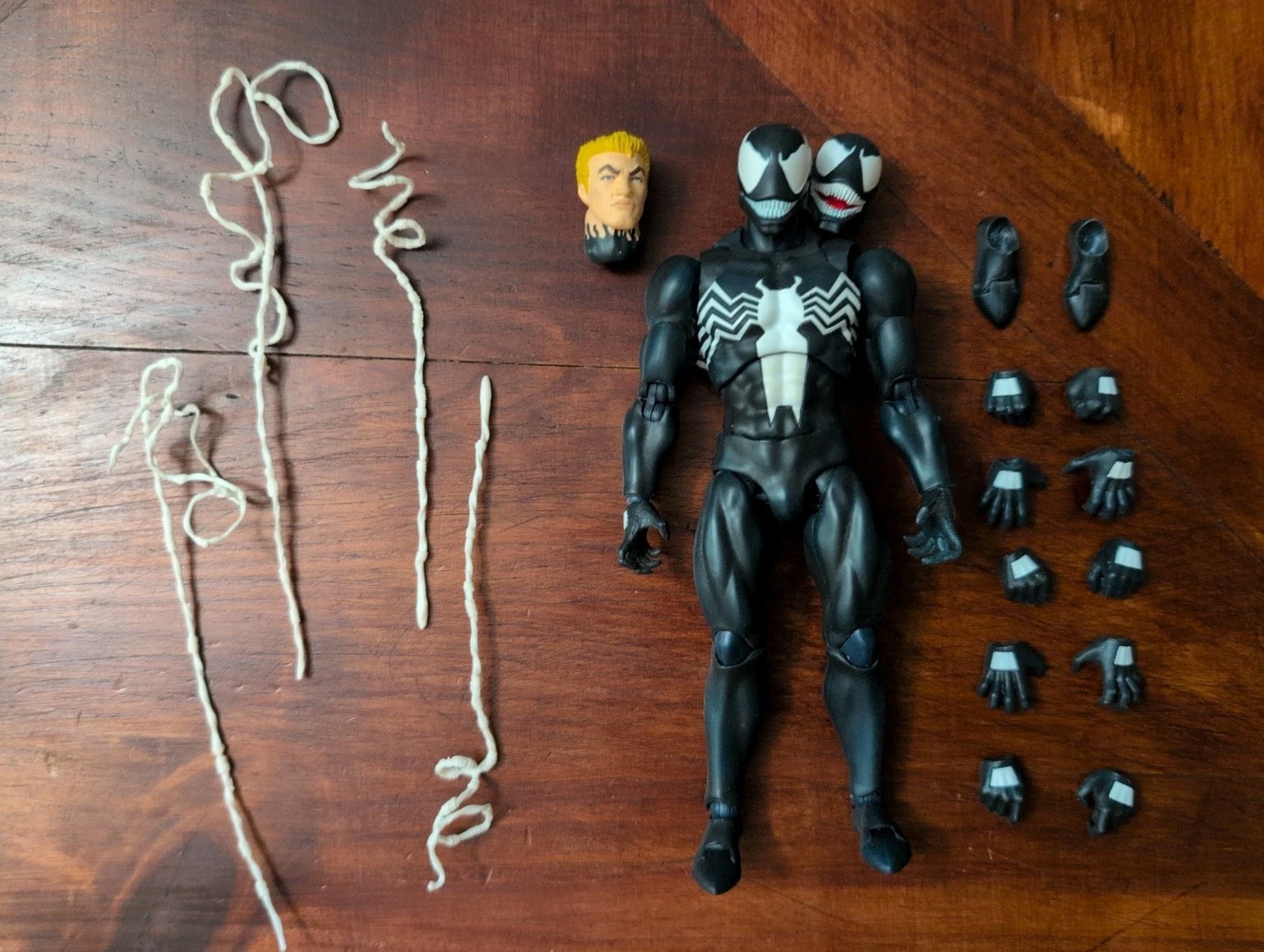 Modellino MAFEX Venom versione fumetto n.088 autentico (senza scatola)