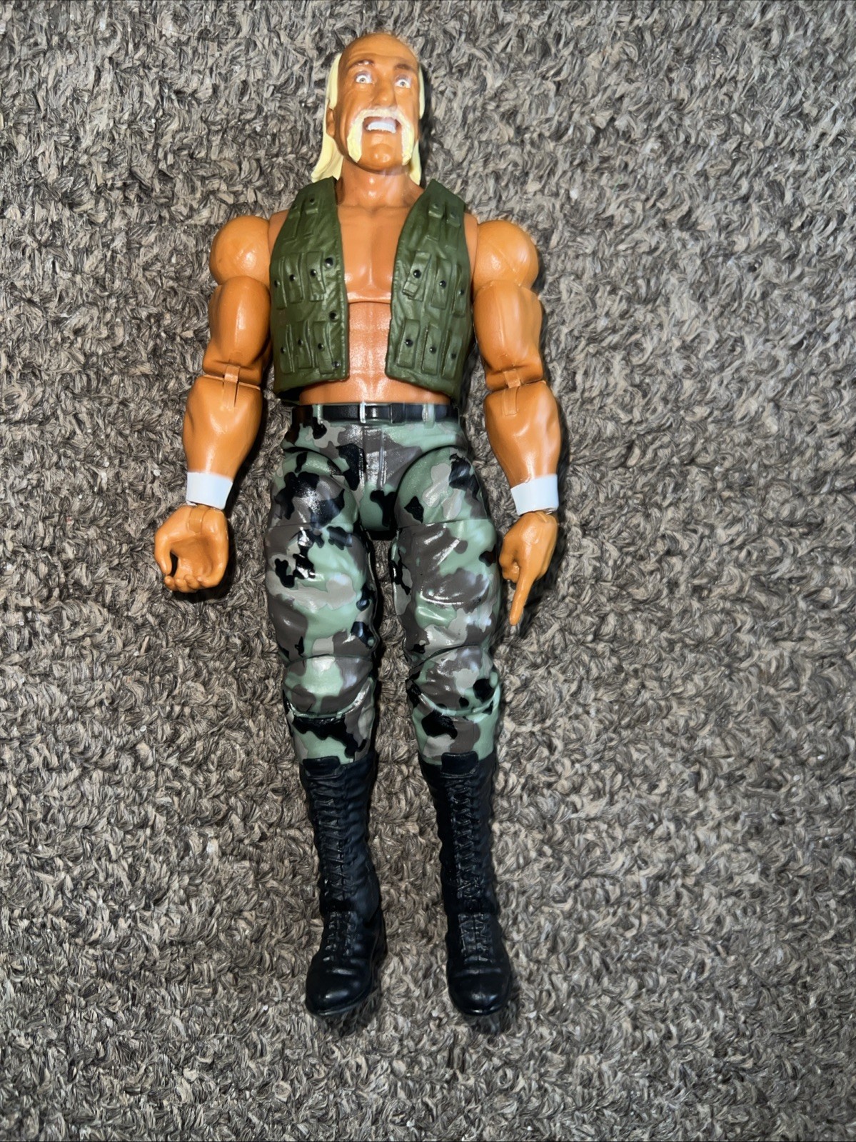 WWE Mattel - Elite SummerSlam - Hulk Hogan - Camo Gear Wrestling Action Figure