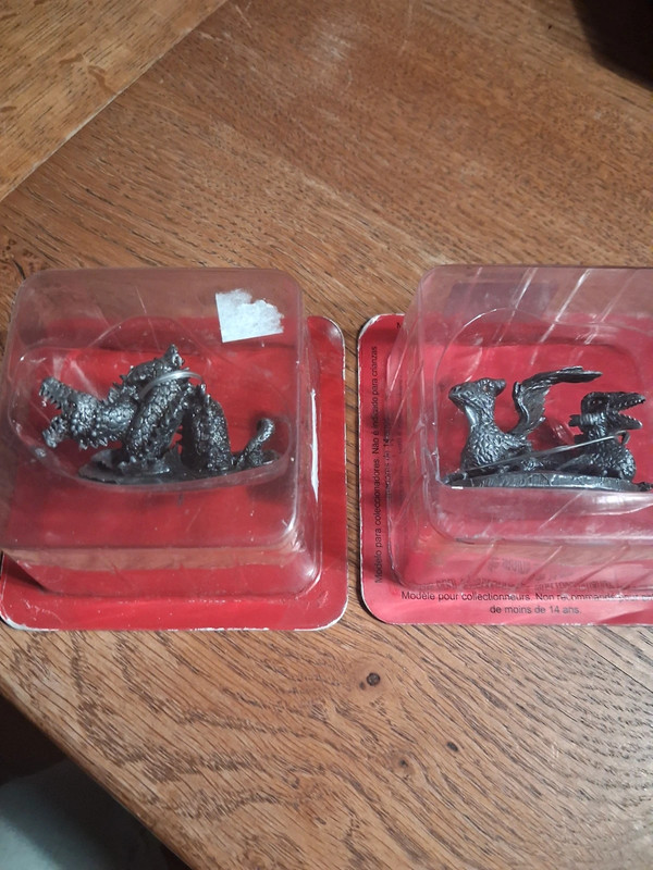 Deux figurines metal dragon neuf
