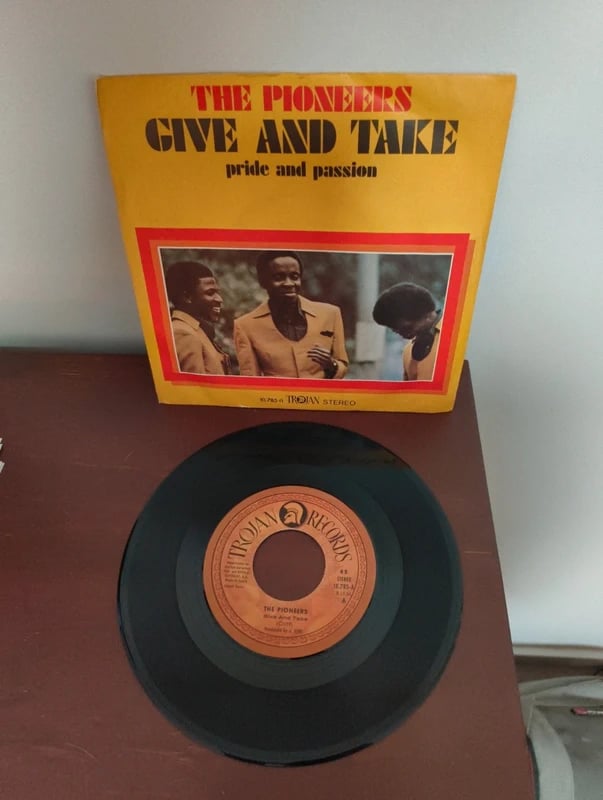 Vinilo 7" The Pioneers - Give And Take