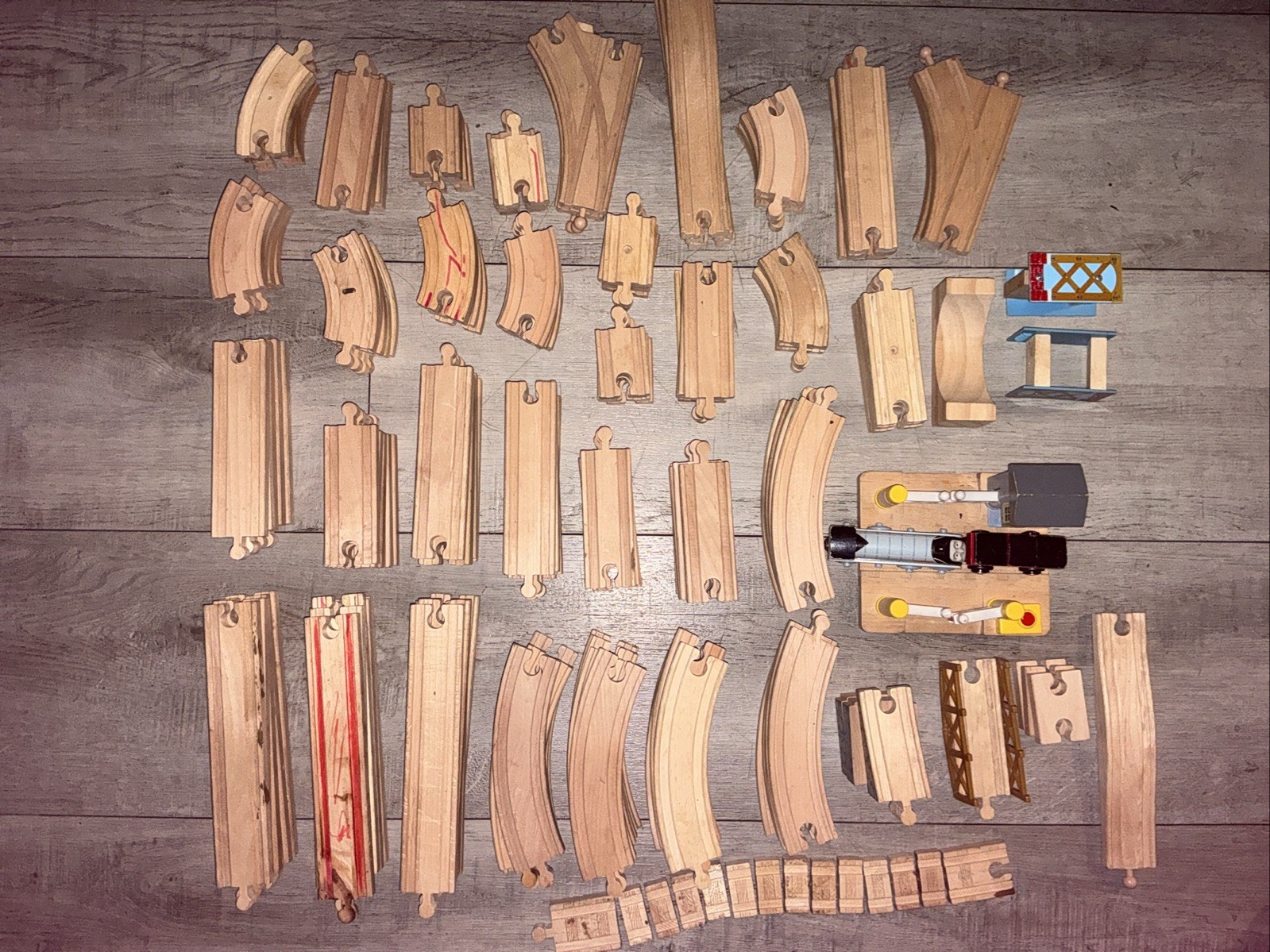 Vintage ENORME LOTTO Thomas & Friends treni ferroviari in legno binari e altro! 100+ pezzi