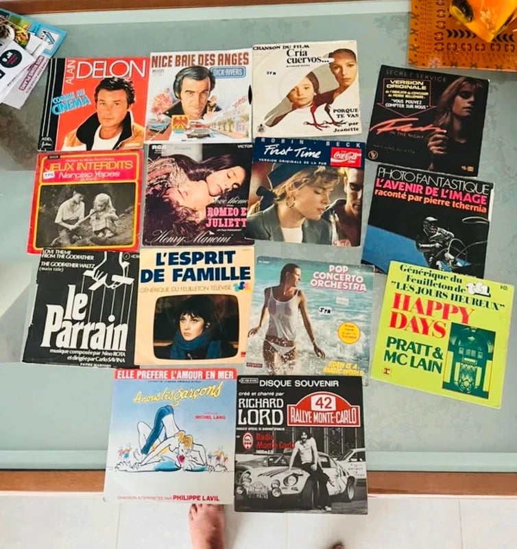 Lot de 45 tours musiques films
