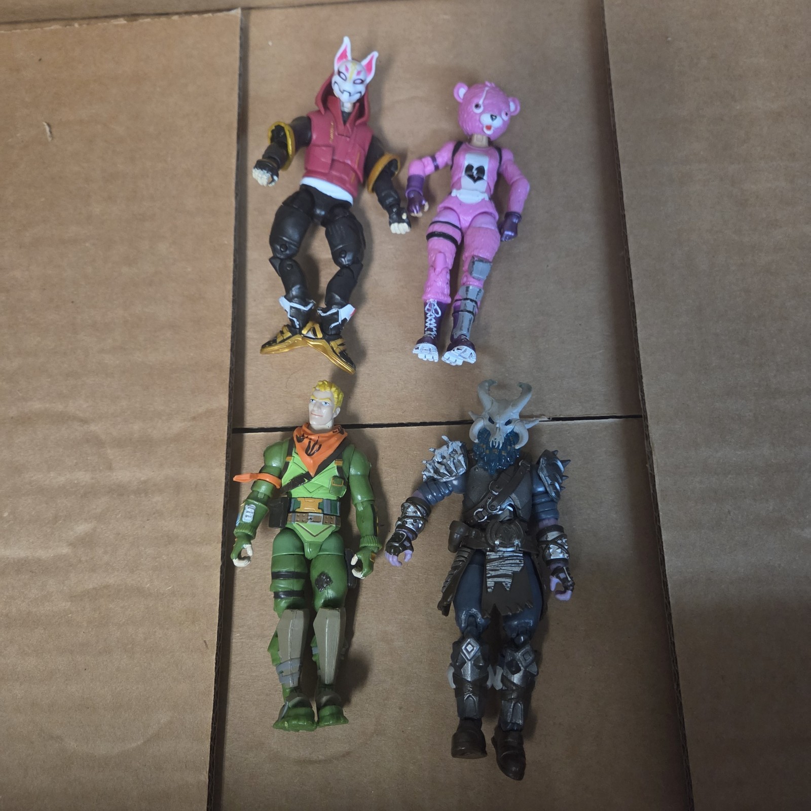 4 loose Fortnite 4" action figures Jonesy, Cuddle Team Leader, Drift, Ragnarok