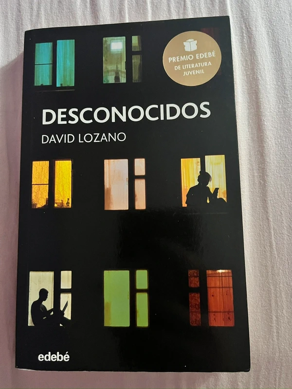 Desconocidos di David Lozano