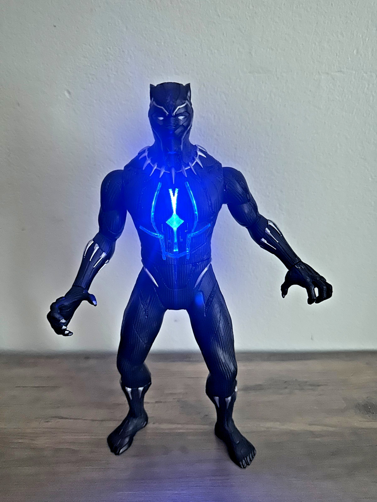 Modellino Black Panther Slash & Strike Light Up & Sounds 13" Marvel 2017