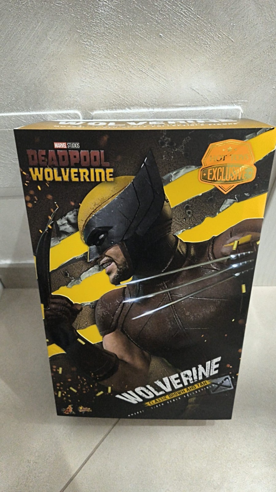 Deadpool & Wolverine Classic Brown and Tan 1/6 Action Figure Hot Toys MMS831