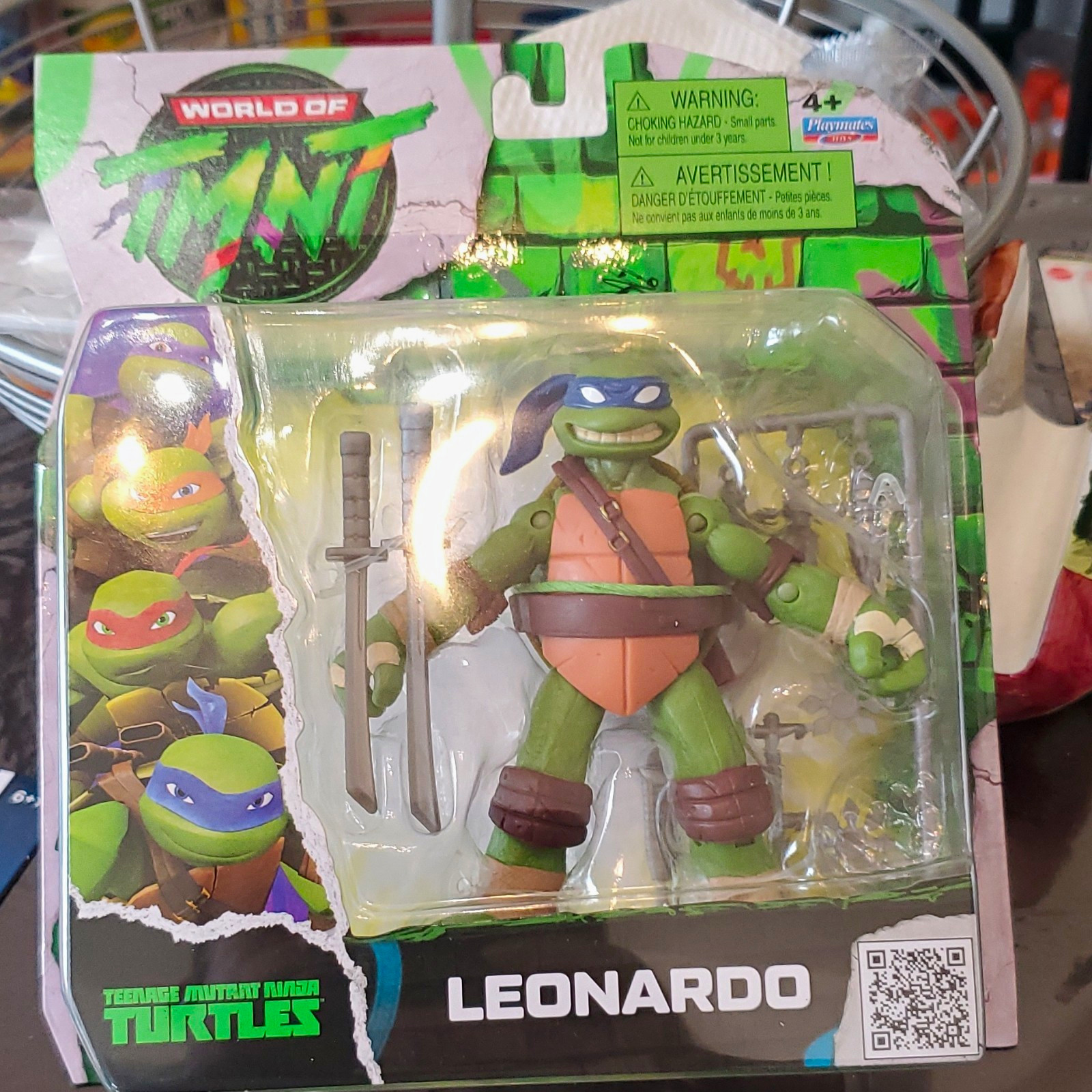 Playmates World of TMNT Leonardo Action Figure w/ Sword TMNT