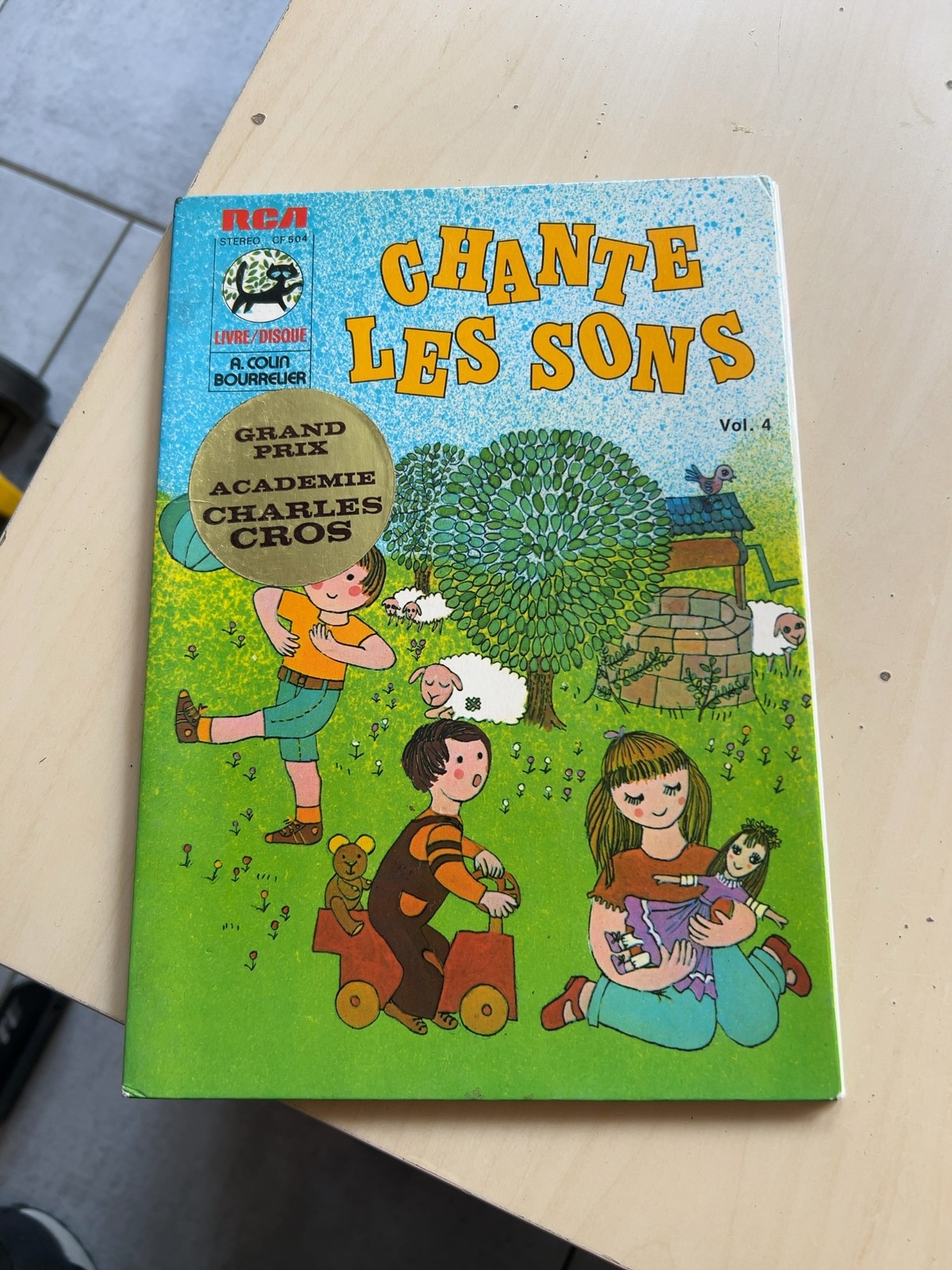 Livre-disque Chante les sons Vol. 4