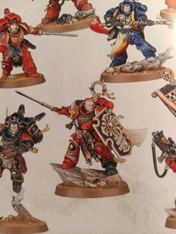 Capitaine avec Bouclier Relique neuf sur grappe space marines warhammer 40000