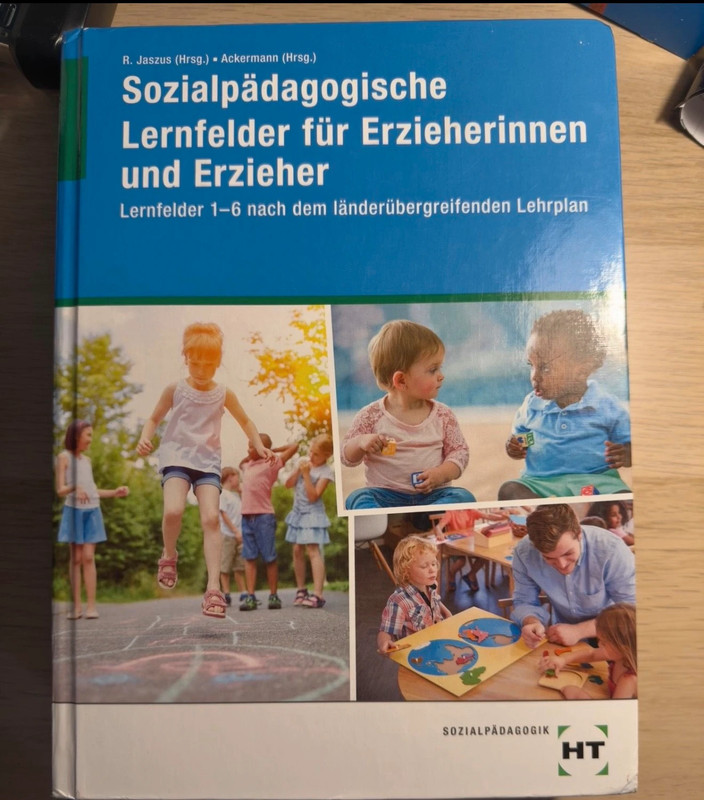 Sozialpädagogische Lernfelder für Erzieherinnen und Erzieher