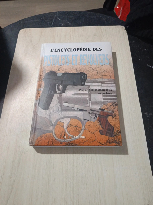 l'Encyclopédie des pistolets revolvers