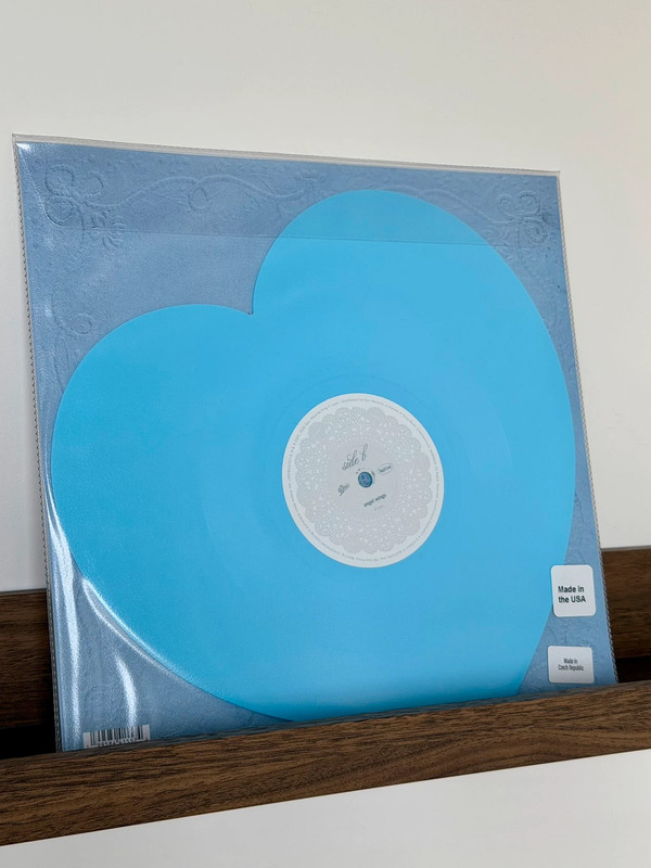 Madison Beer – Bad Enough / Angel Wings UO Heart Vinyl (Ltd. 3000)