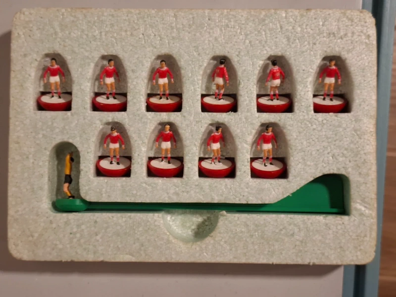Subbuteo ref 138  Benfica (Nottingham Forest,Mantova)