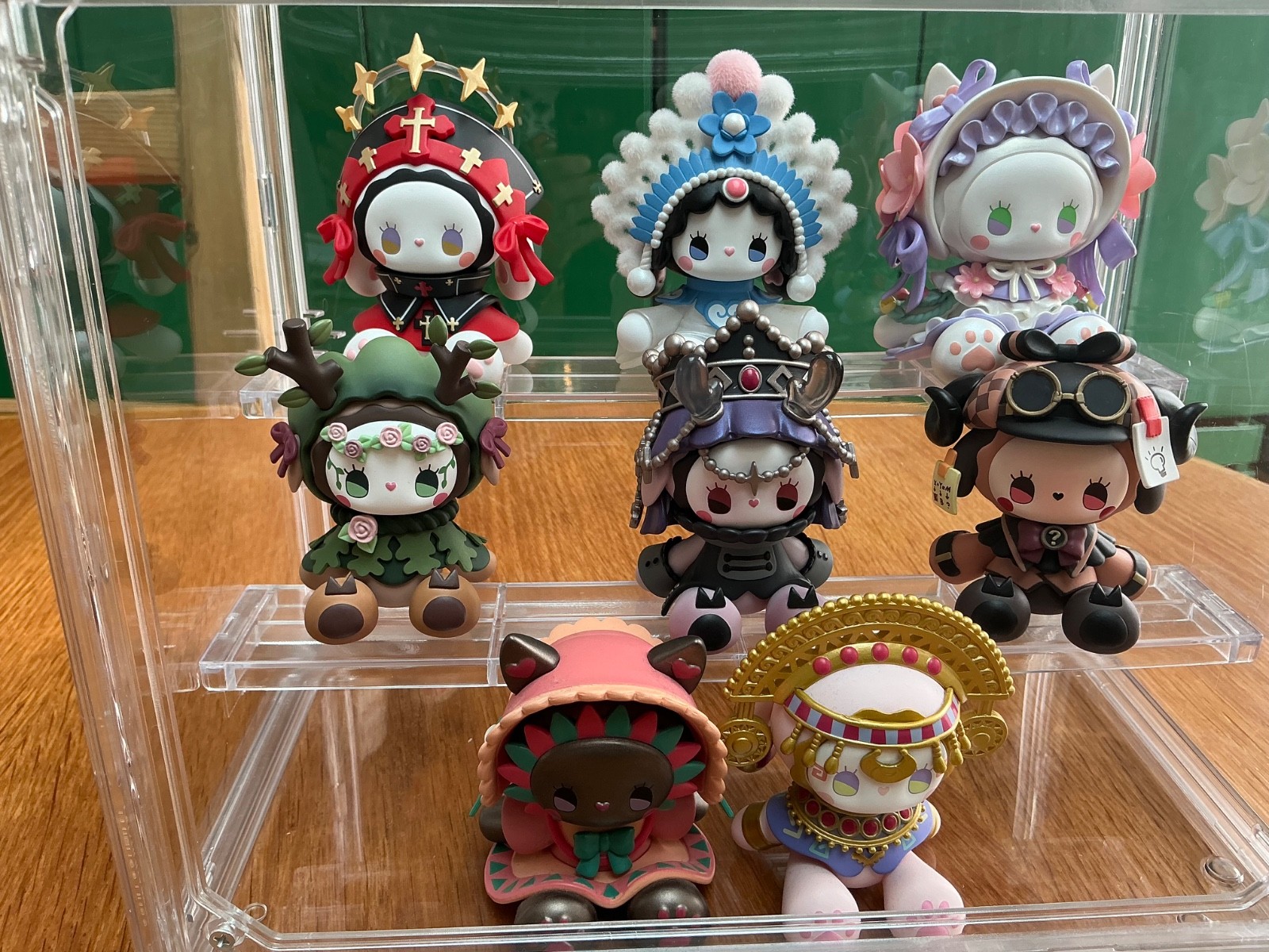 Emma figures, secret forest garden and frostveil villa bundle x8 figures