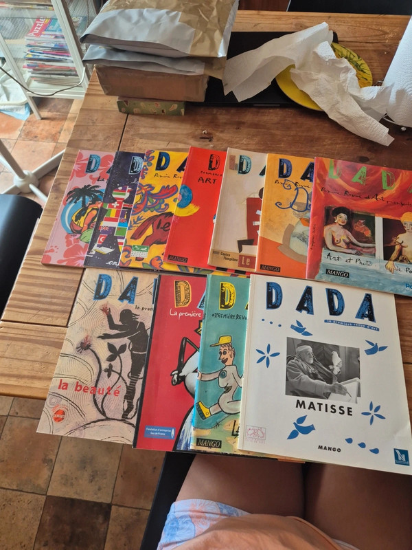 Lot 11 livres DADA La première revue d'art