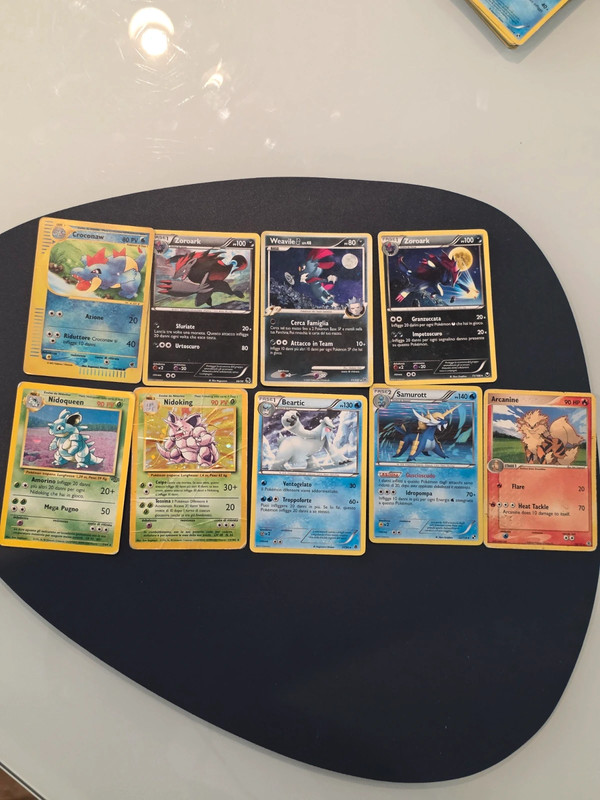Lotto 9 carte Pokémon originali con Samurott, Zoroark, Nidoqueen e Nidoking