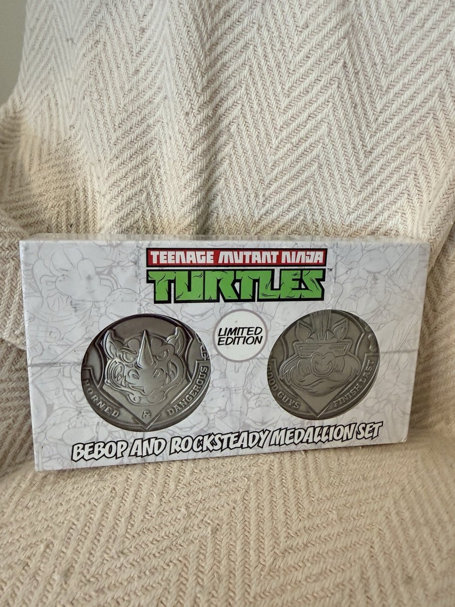 FaNaTtik Teenage Mutant Ninja Turtles Bebop e Rocksteady Medaglione Set